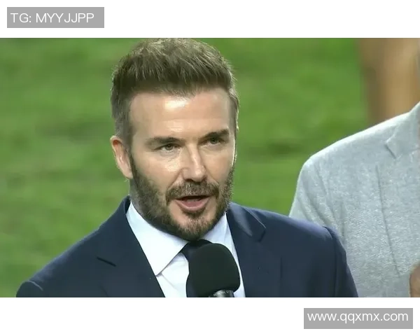 足球明星竖中指事件引发热议社交媒体上争议不断引发球迷讨论